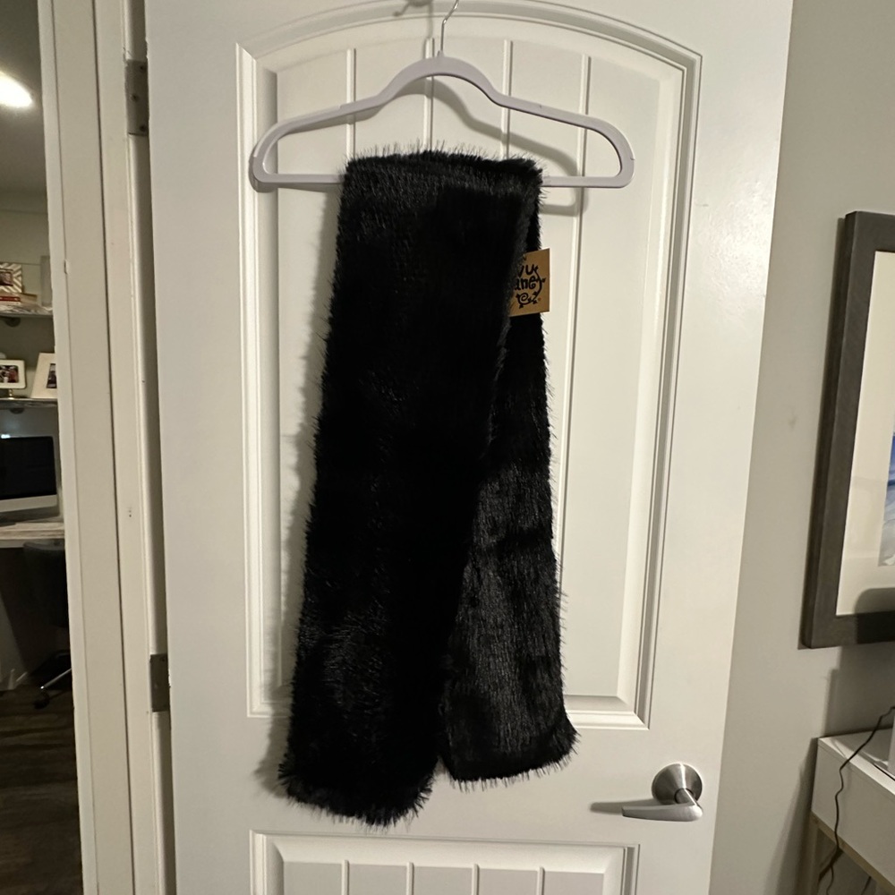 Ivy Jane Black Faux Fur Scarf